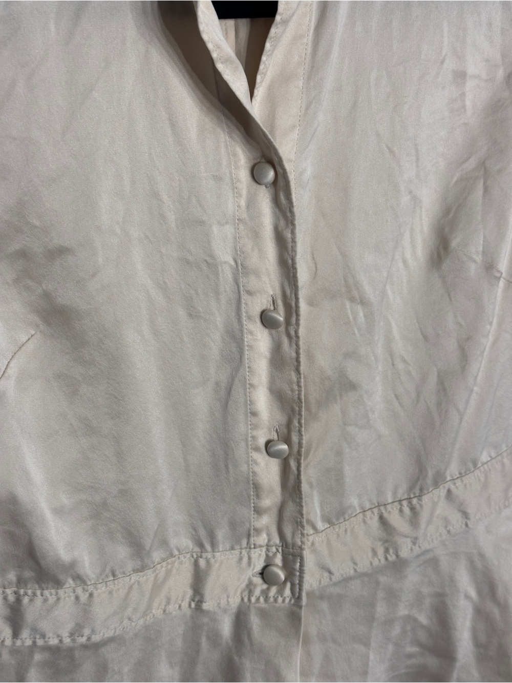 Banana Republic 100% silk Cream Short-Sleeve Button Front Blouse size XS - Picture 3 of 4